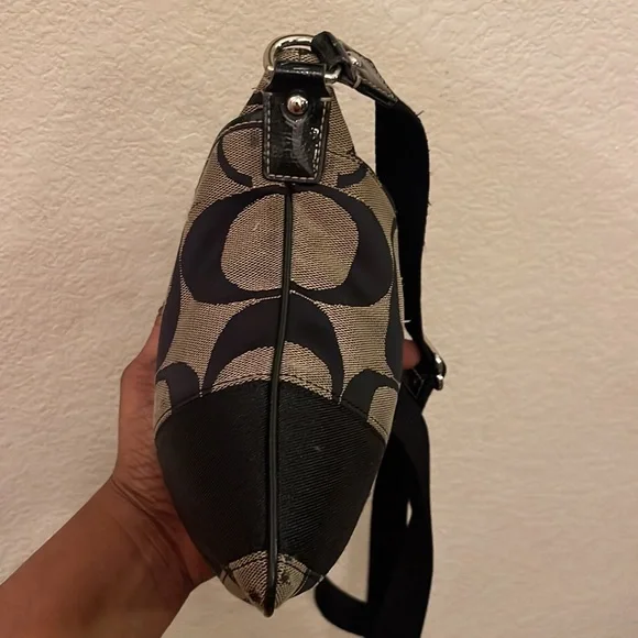 Coach, please check all picture of condition - Picture 9 of 17